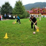 Zabawy teambuildingowe - wycig z miot - konkurencje grupowe