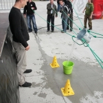 Zabawy teambuildingowe - wiaderko z wod - teambuilding